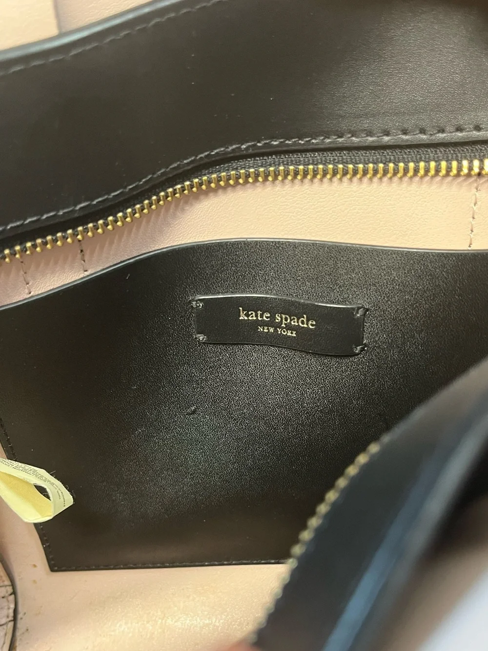 Kate Spade | Magnolia St Mini Mina Scallop Black‎ Leather Crossbody